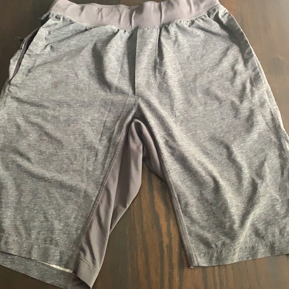 Lululemon T.H.E. Short *Linerless 11" size M - Picture 6 of 7
